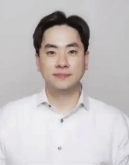 Dr. Heo, dentist at Silver Spring dental practice, professional headshot.