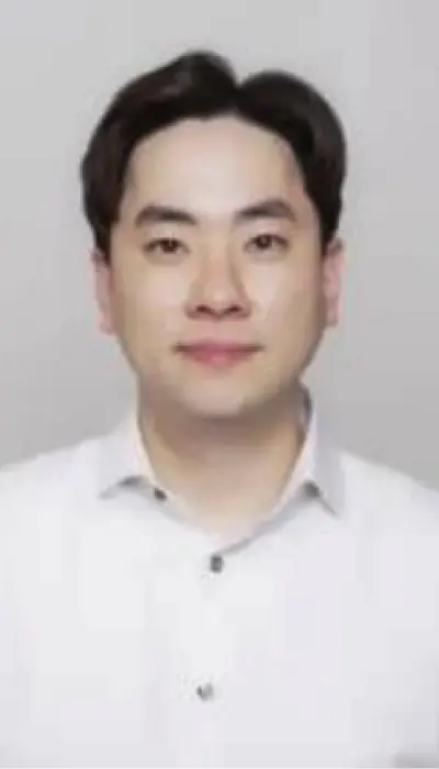 Dr. Heo, dentist at Silver Spring dental practice, professional headshot.